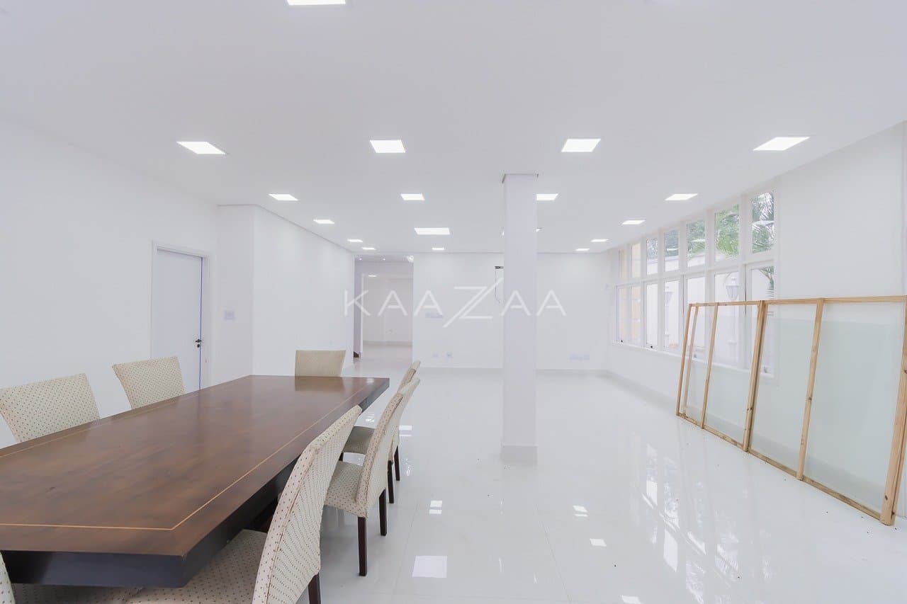 Ambientes leves e espaçosos, nesta casa de 480m² com 4 suítes no Jardim Paulista. - Foto 8