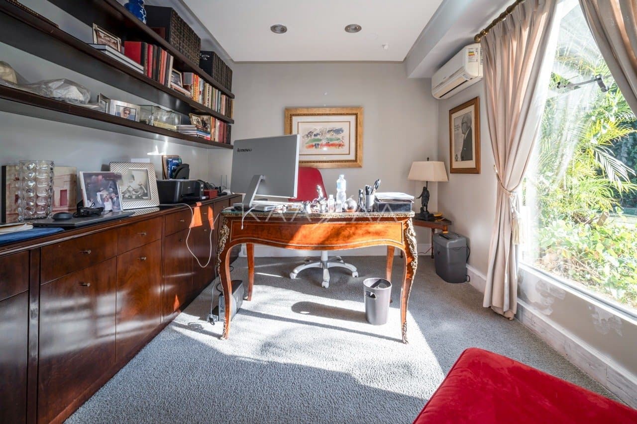 Terreno amplo, arquitetura diferenciada e localização estratégica. Casa em Cidade Jardim. - Foto 41