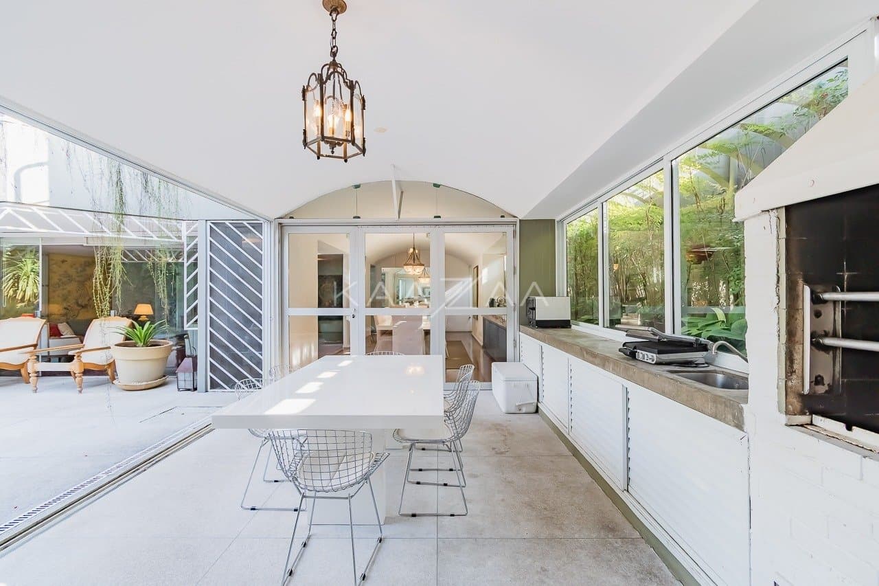 Casa espaçosa com 555 m² de bem-estar em Alto de Pinheiros, perfeita para receber. - Foto 9
