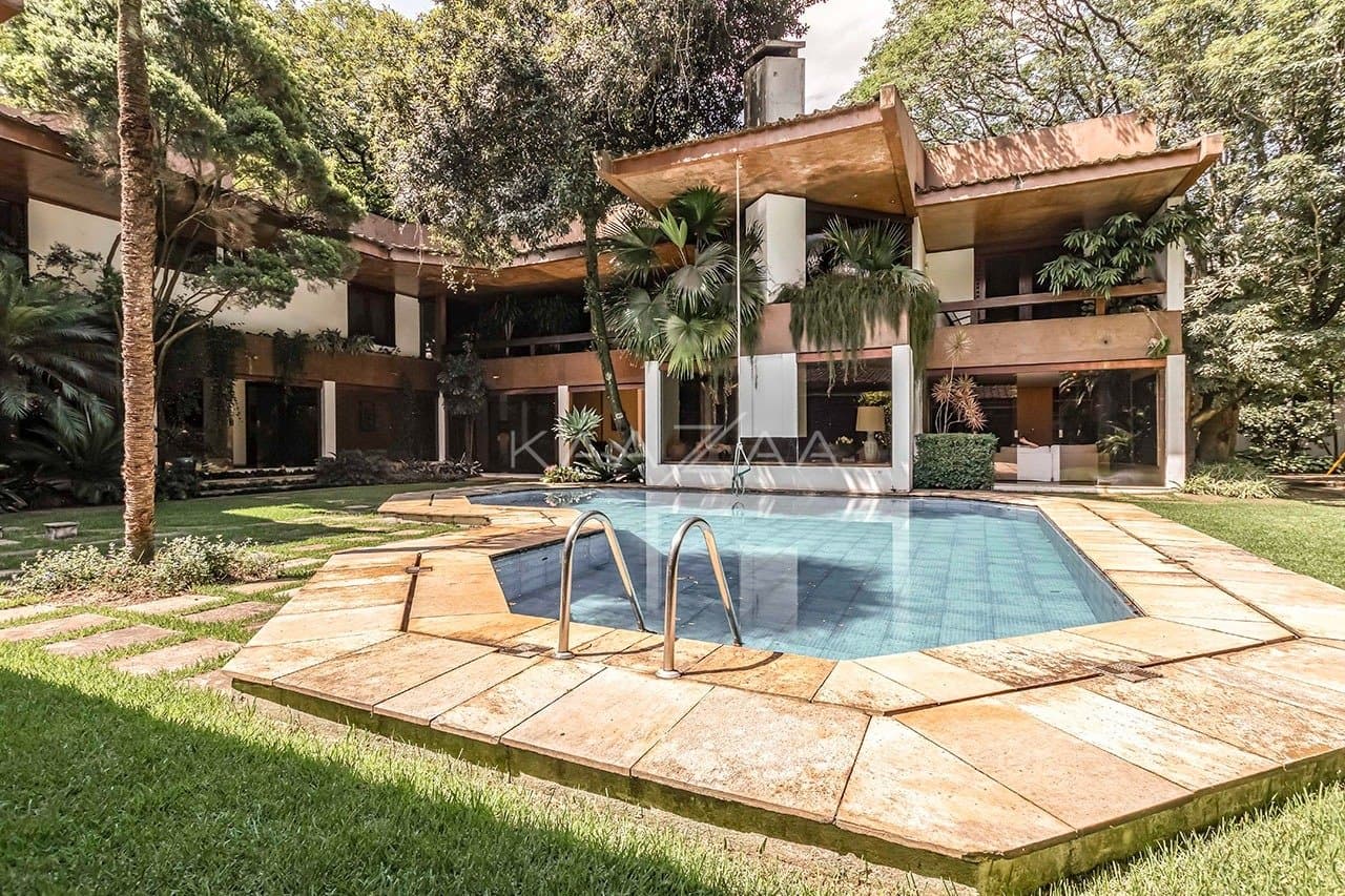 Com ares de casa de campo, uma residência espetacular no Jardim América. - Foto 3