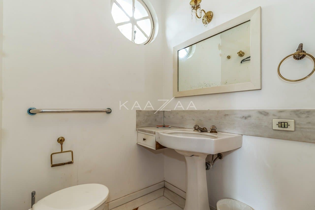Casa clássica na Cidade Jardim com 4 suítes, piscina e terreno delicioso. - Foto 48