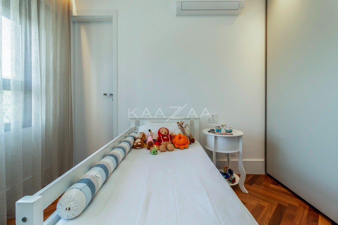 Muito vidro e luz natural com vista para as árvores. Apartamento no Jardim Guedala. - Foto 24