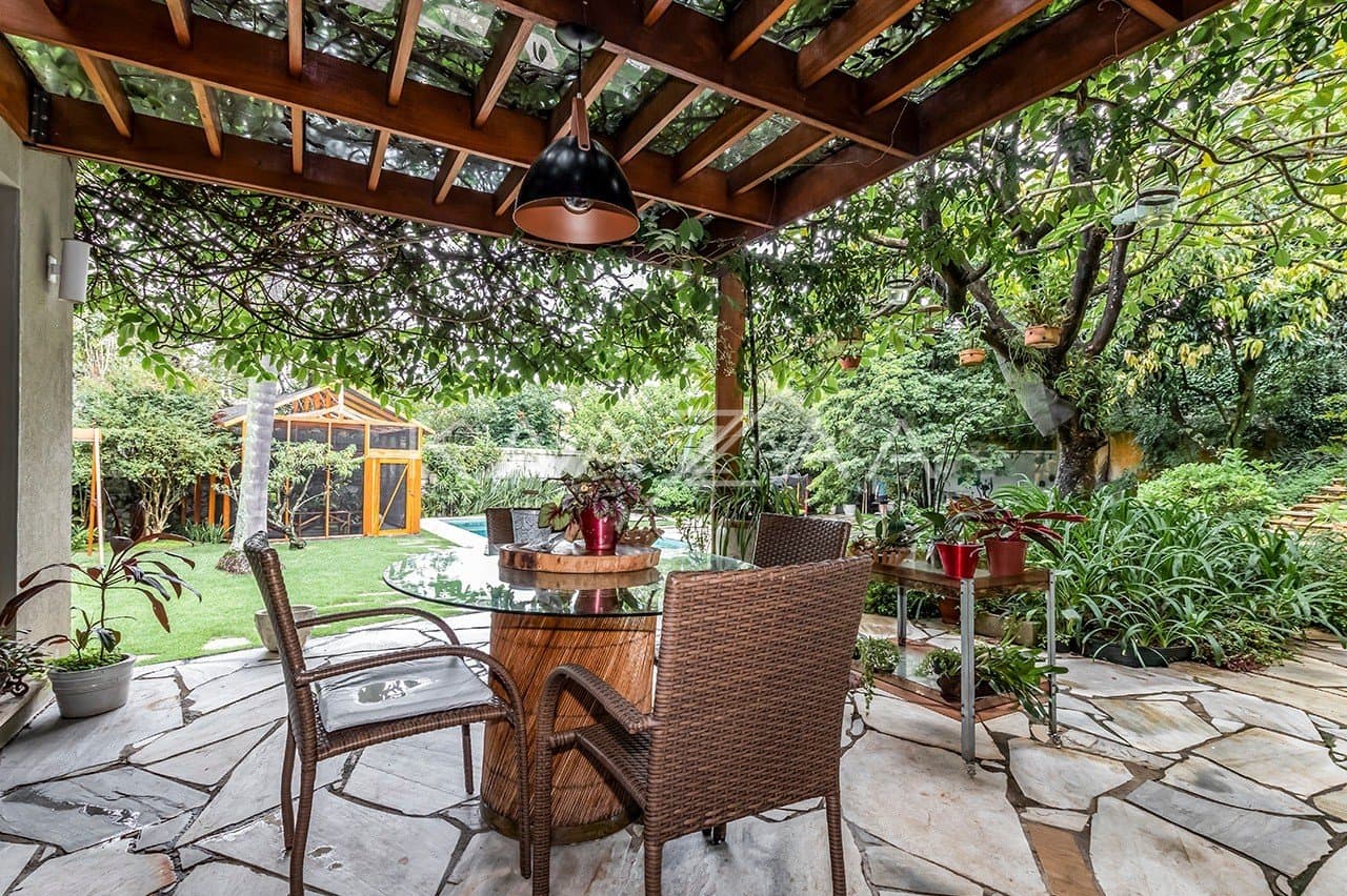 Um projeto autêntico, com espaços reformados e bem planejados. Casa triplex no Jardim Guedala. - Foto 8