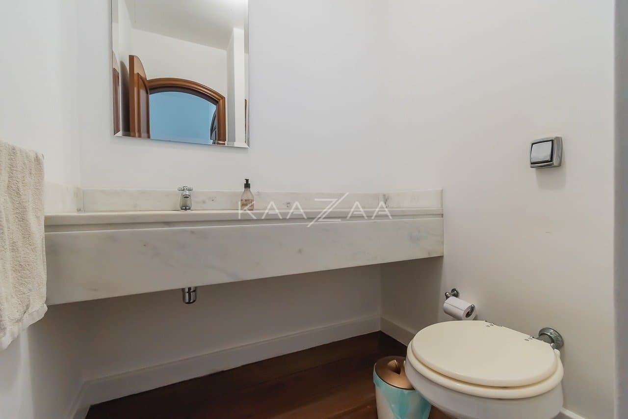Casa com clima sossegado e muitos espaços para aproveitar, em Alto de Pinheiros. - Foto 8