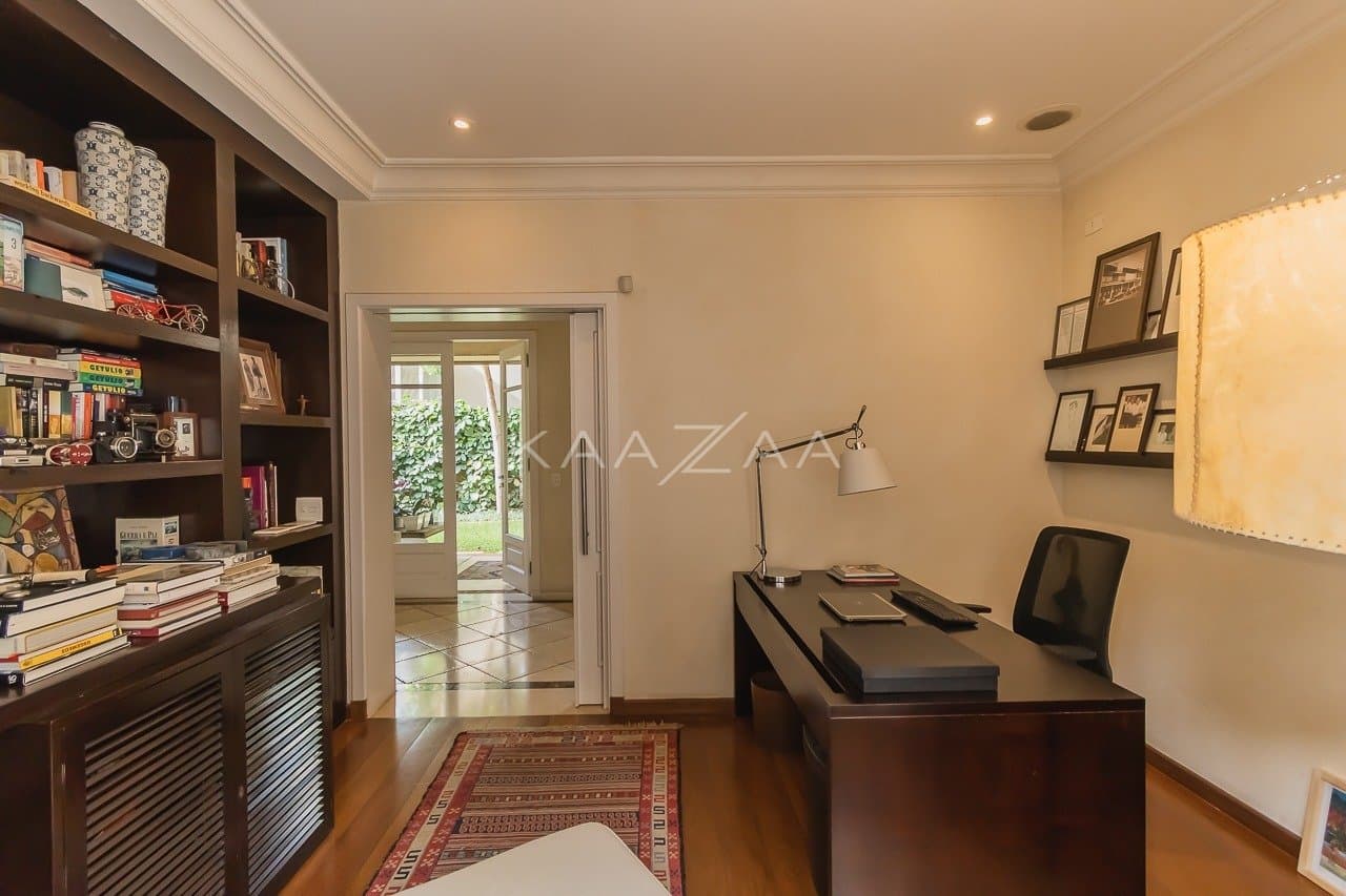Casa muito ampla e ensolarada, em condominio de rua fechada com muita segurança na Cidade Jardim. - Foto 40