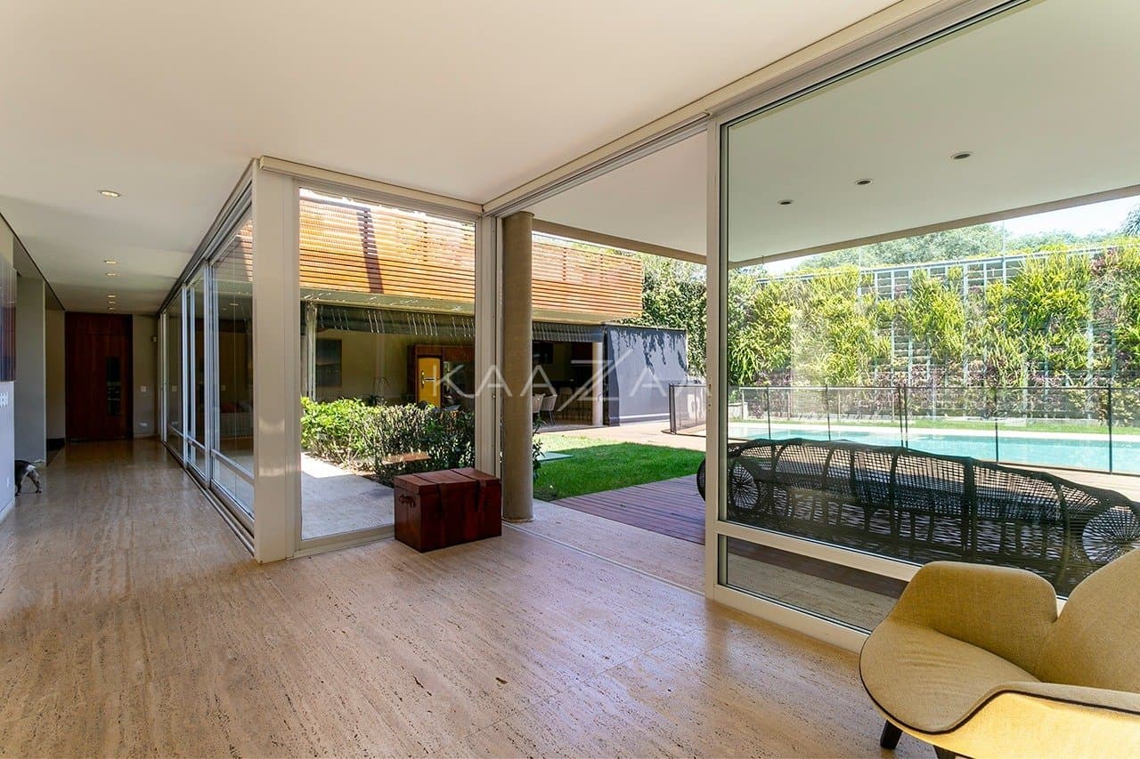 Casa com clima incrível, ótimo espaço de lazer e jardim ensolarado, no bairro Boaçava. - Foto 16