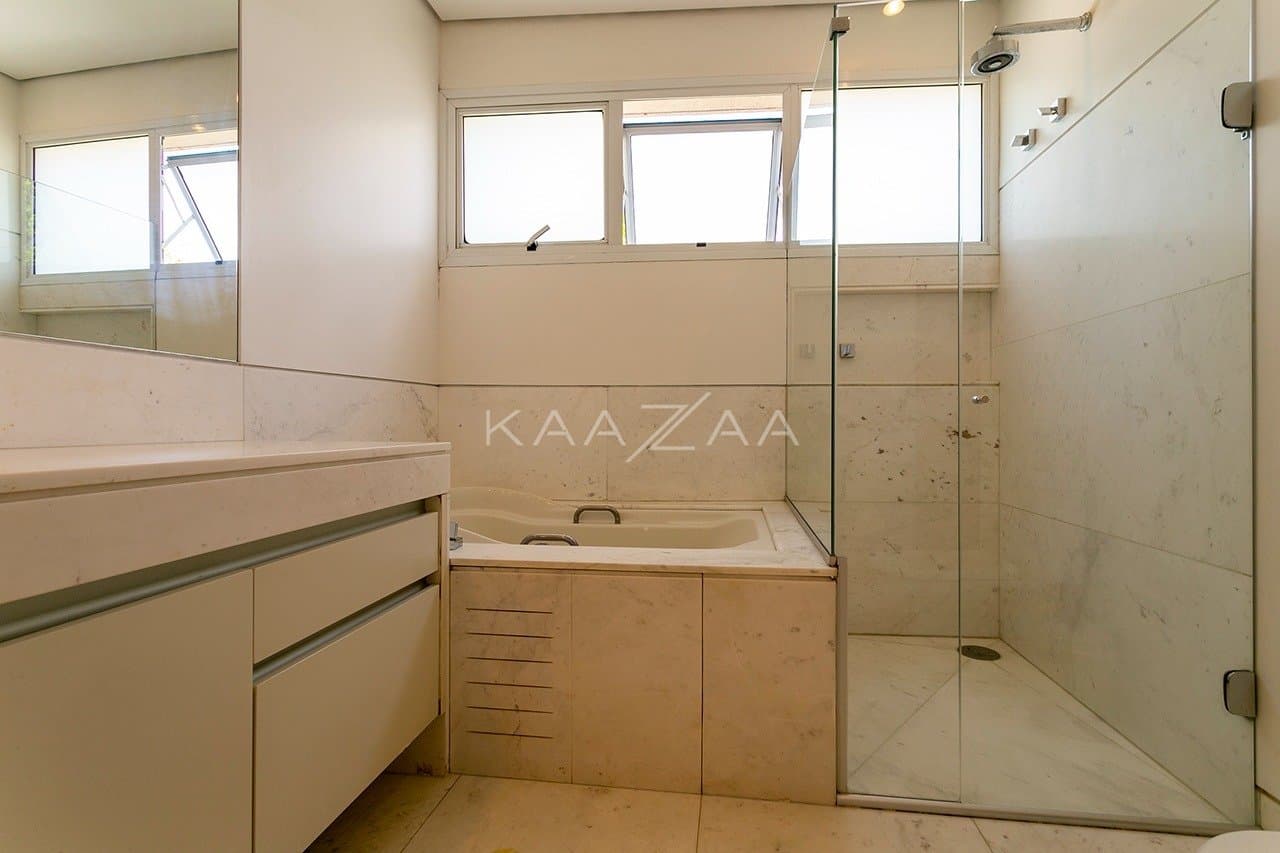 Casa com clima incrível, ótimo espaço de lazer e jardim ensolarado, no bairro Boaçava. - Foto 30