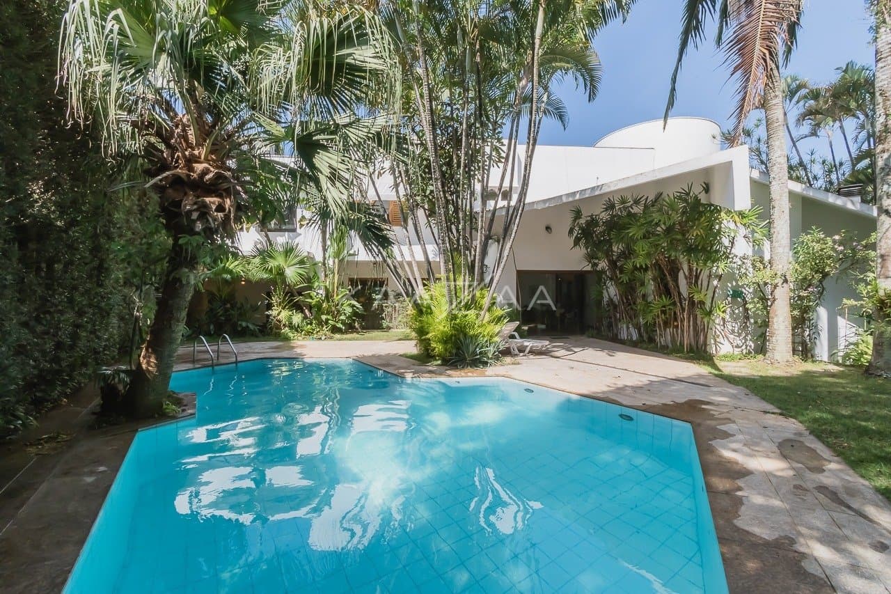 Casa com ares frescos, paisagismo e muita tranquilidade. Uma planta inigualável, no Jardim Guedala. - Foto 4