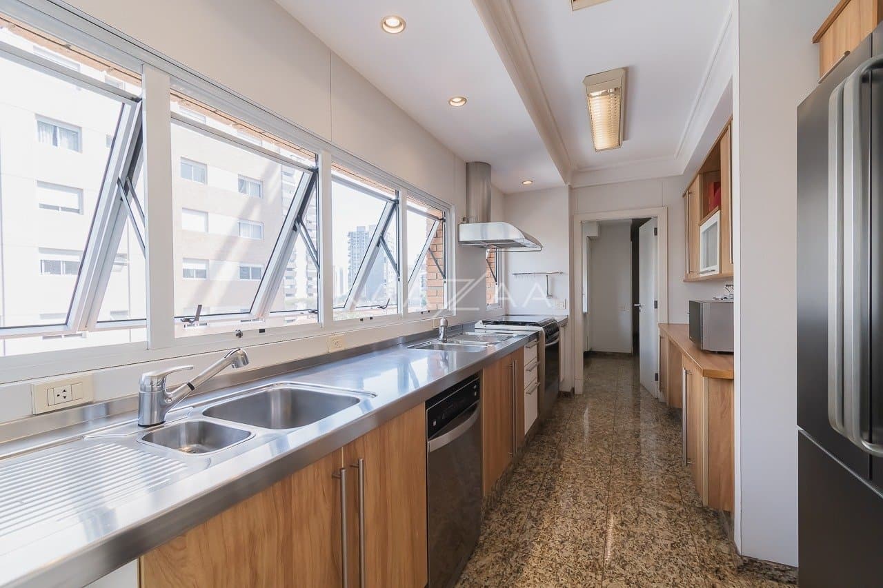 Harmonia clássica e moderna neste apartamento em Moema. - Foto 22