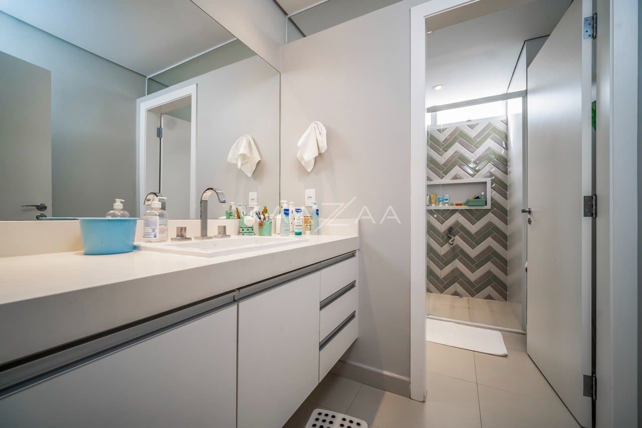 Um apartamento belíssimo no Itaim Bibi: reformado, com excelente infra-estrutura e acabamentos. - Foto 21