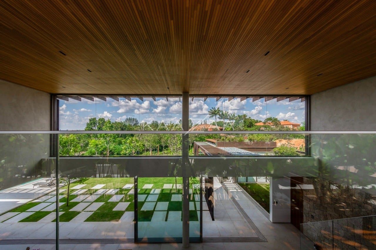 Casa contemporânea feita para interagir com a natureza ao redor. Projeto na Quinta da Baroneza. - Foto 33