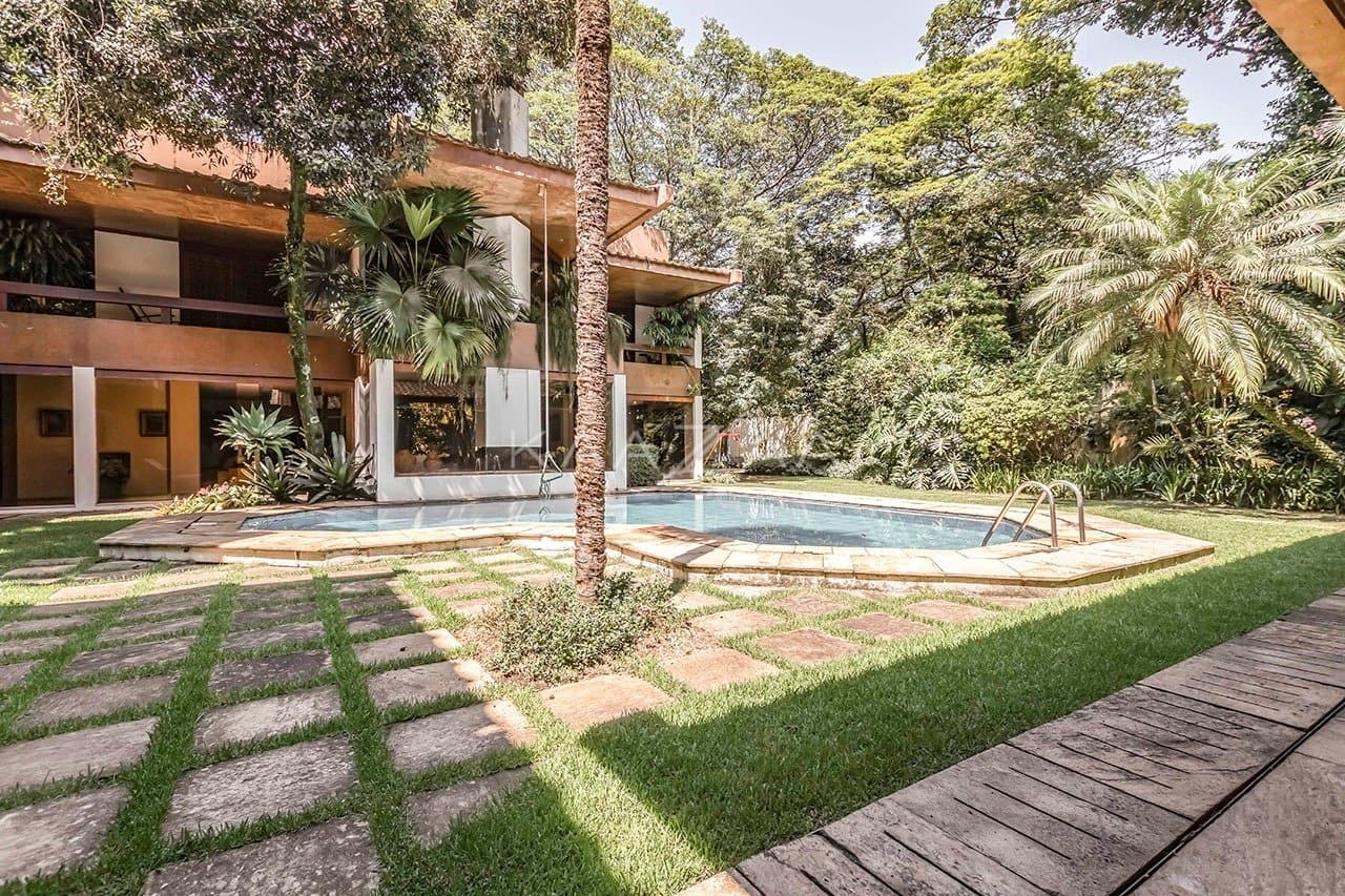 Com ares de casa de campo, uma residência espetacular no Jardim América. - Foto 4