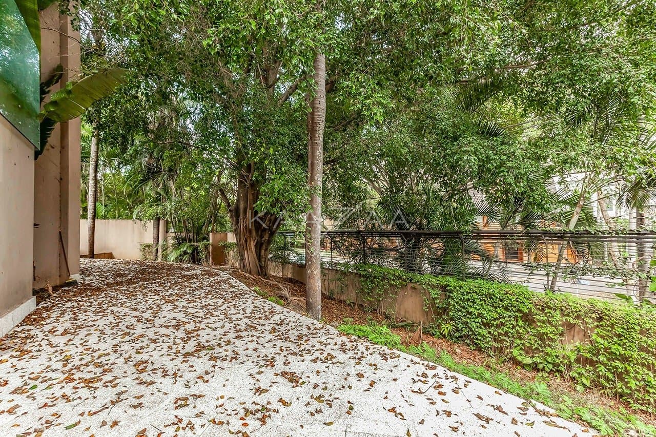 Vista verde, arquitetura moderna e janelões. Casa no Jardim Guelada! - Foto 7
