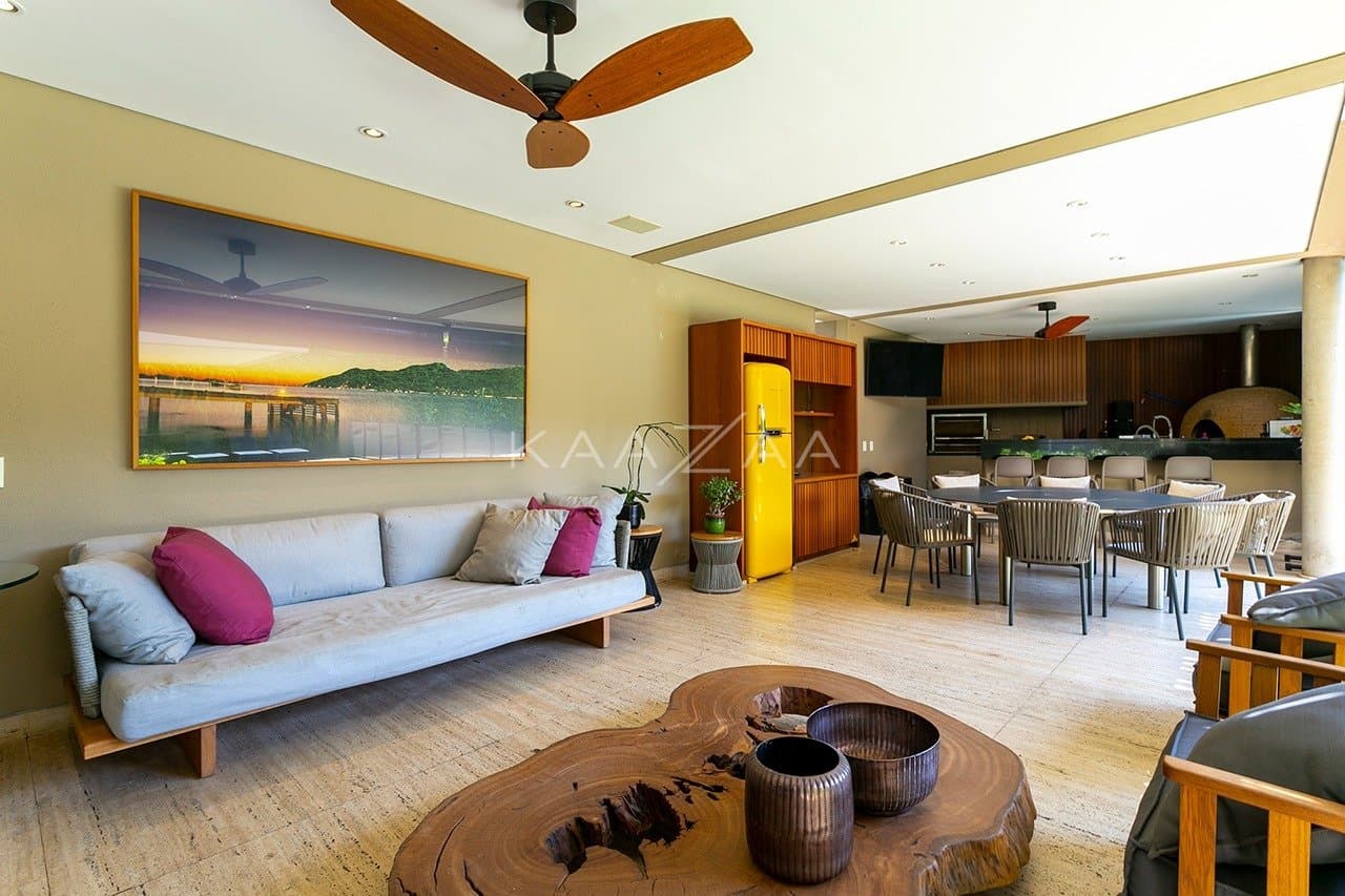 Casa com clima incrível, ótimo espaço de lazer e jardim ensolarado, no bairro Boaçava. - Foto 9
