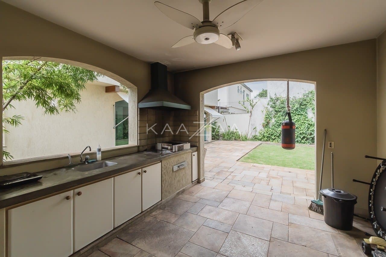 Casa com clima sossegado e muitos espaços para aproveitar, em Alto de Pinheiros. - Foto 24