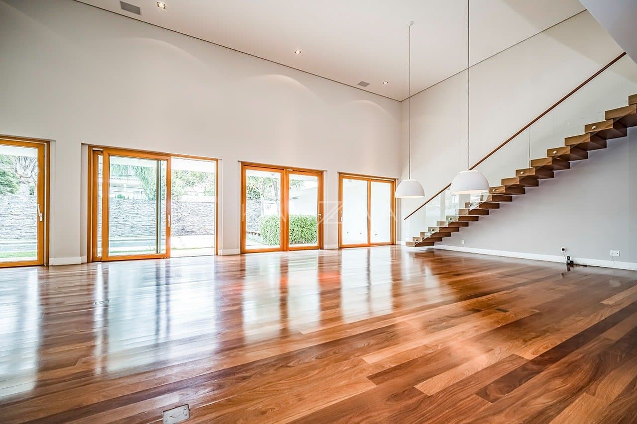 Que tal viver rodeado de muito verde em plena cidade grande? Esta casa no Jardim Lusitânia pode te proporcionar isso. - Foto 11