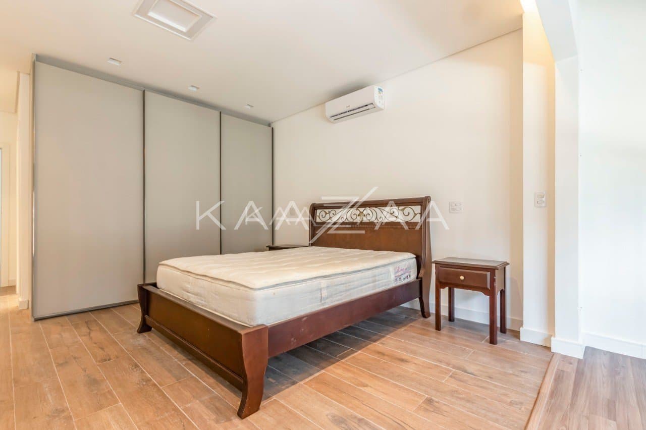 Pronta para entrar e morar, essa casa nova e sossegada fica em rua tranquila no Jardim Paulistano. - Foto 40