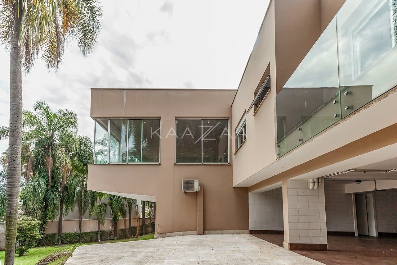 Vista verde, arquitetura moderna e janelões. Casa no Jardim Guelada! - Foto 4