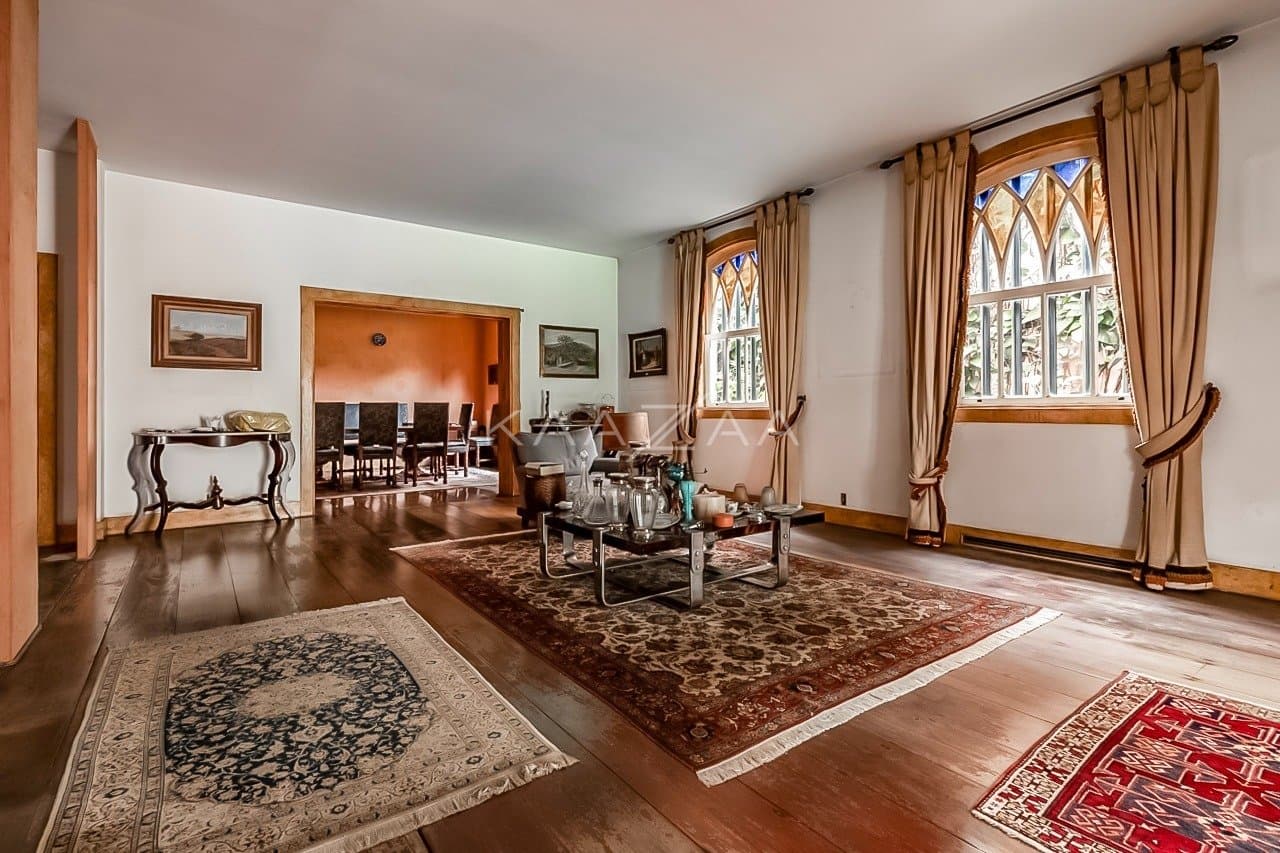 Casa cheia de potencial para reforma, com 1600 m² de terreno e um jardim exuberante em Alto de Pinheiros. - Foto 16