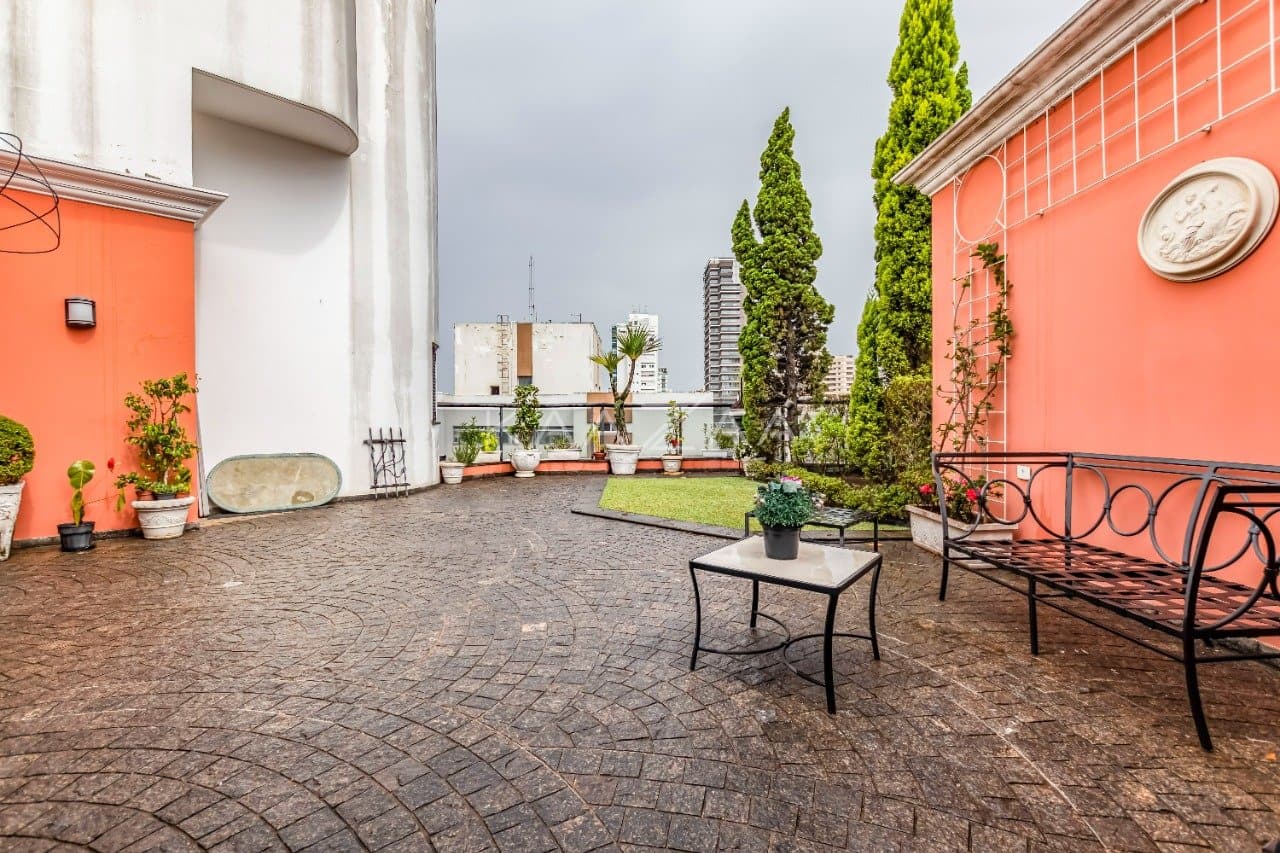 Para se viver envolvido por uma arquitetura elegante e detalhes clássicos, nesta Cobertura Duplex em Moema. - Foto 20