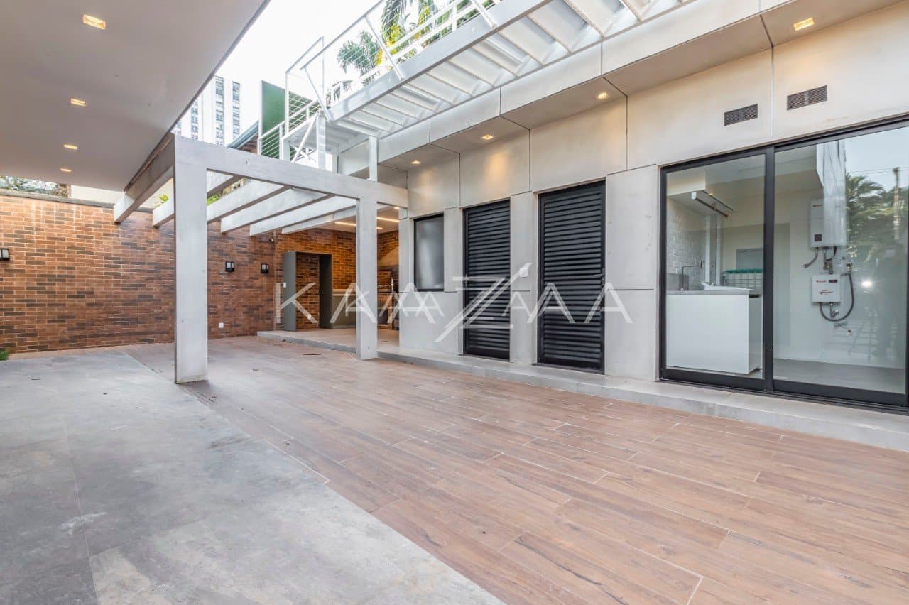 Pronta para entrar e morar, essa casa nova e sossegada fica em rua tranquila no Jardim Paulistano. - Foto 20