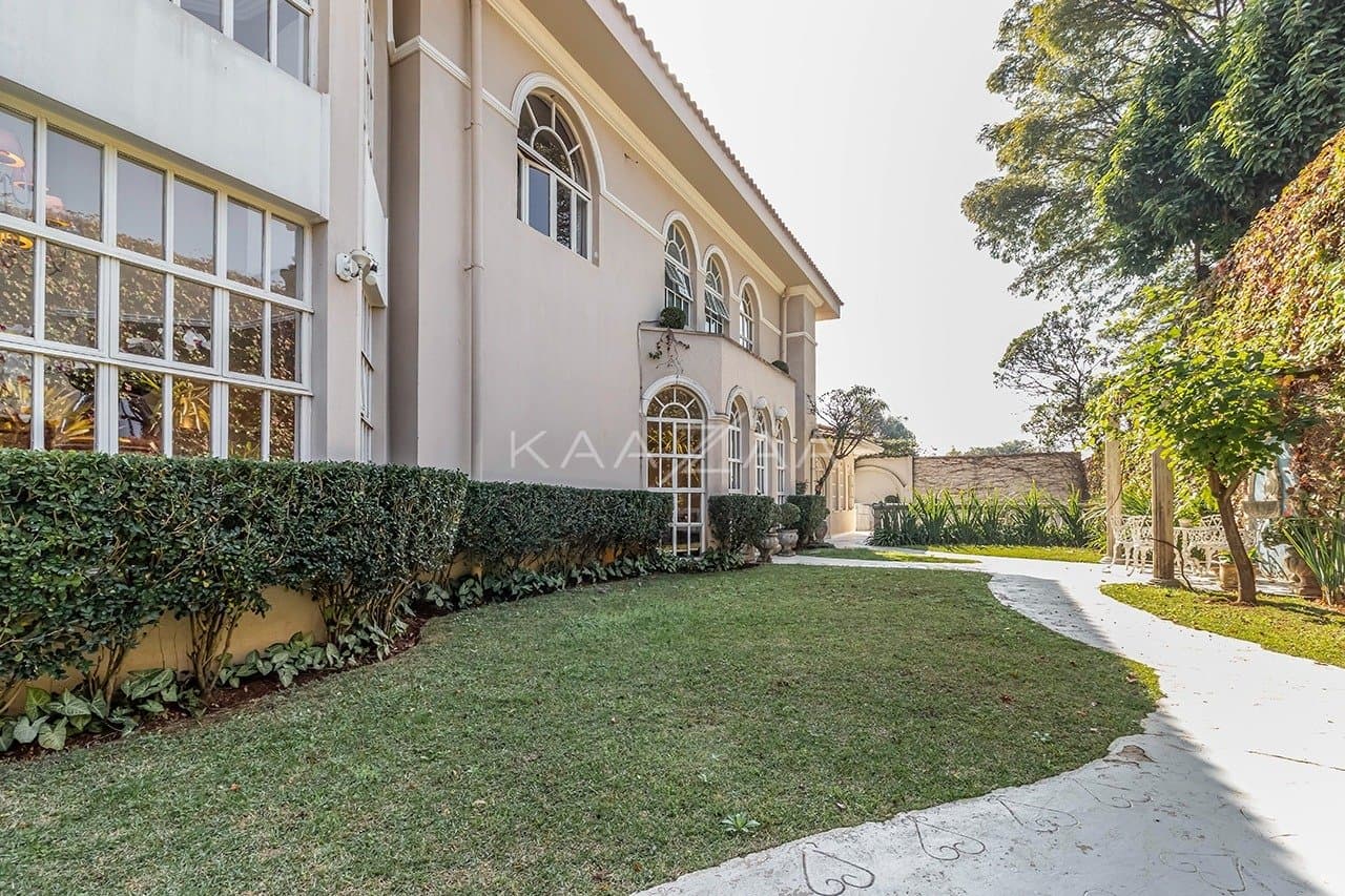 Deliciosa casa clássica, iluminada e ampla, no sossego da Cidade Jardim. - Foto 13