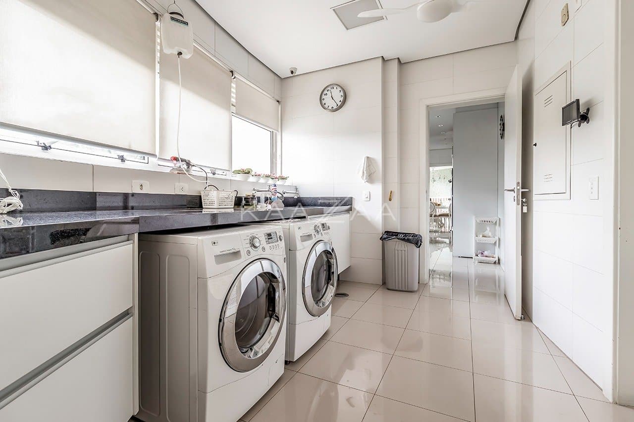 Ambientes suntuosos, planta ampla e vista panorâmica. Apartamento neoclássico no Jardim Guedala. - Foto 31