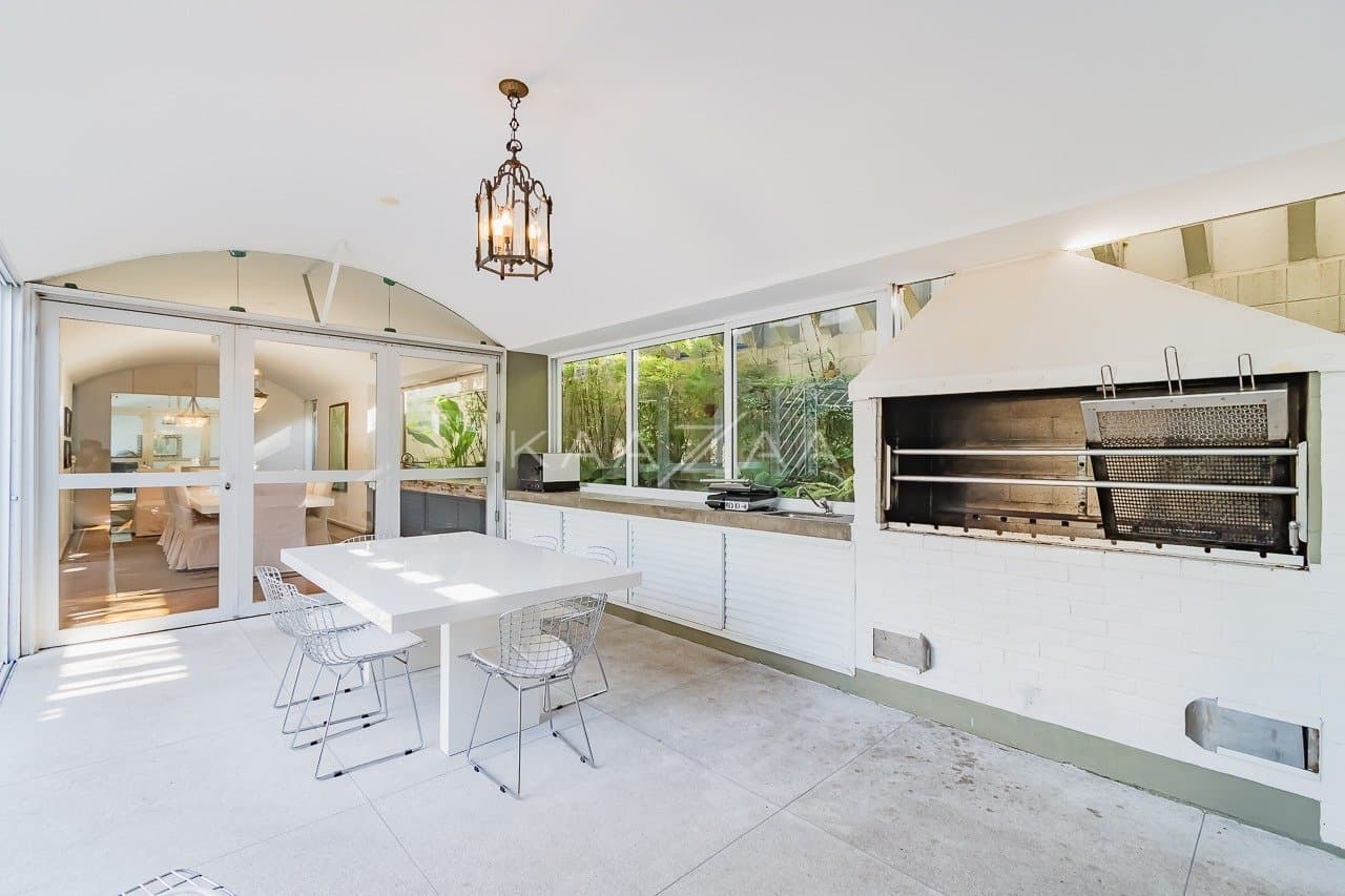 Casa espaçosa com 555 m² de bem-estar em Alto de Pinheiros, perfeita para receber. - Foto 8