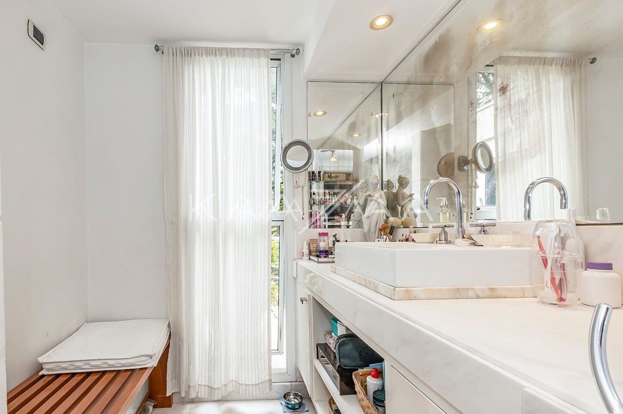 Um projeto autêntico, com espaços reformados e bem planejados. Casa triplex no Jardim Guedala. - Foto 46
