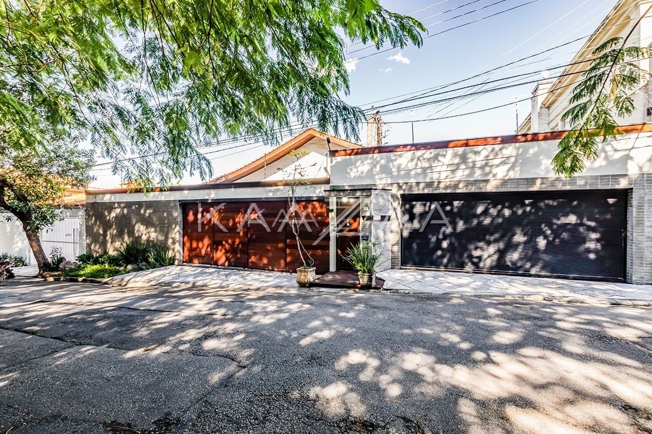 Área gourmet, piscina, atelier, pomar, lago de carpas e vista panorâmica. Casa para comtemplar a vida, no Jardim Guedala. - Foto 40