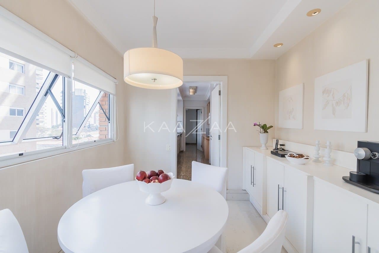 Harmonia clássica e moderna neste apartamento em Moema. - Foto 20