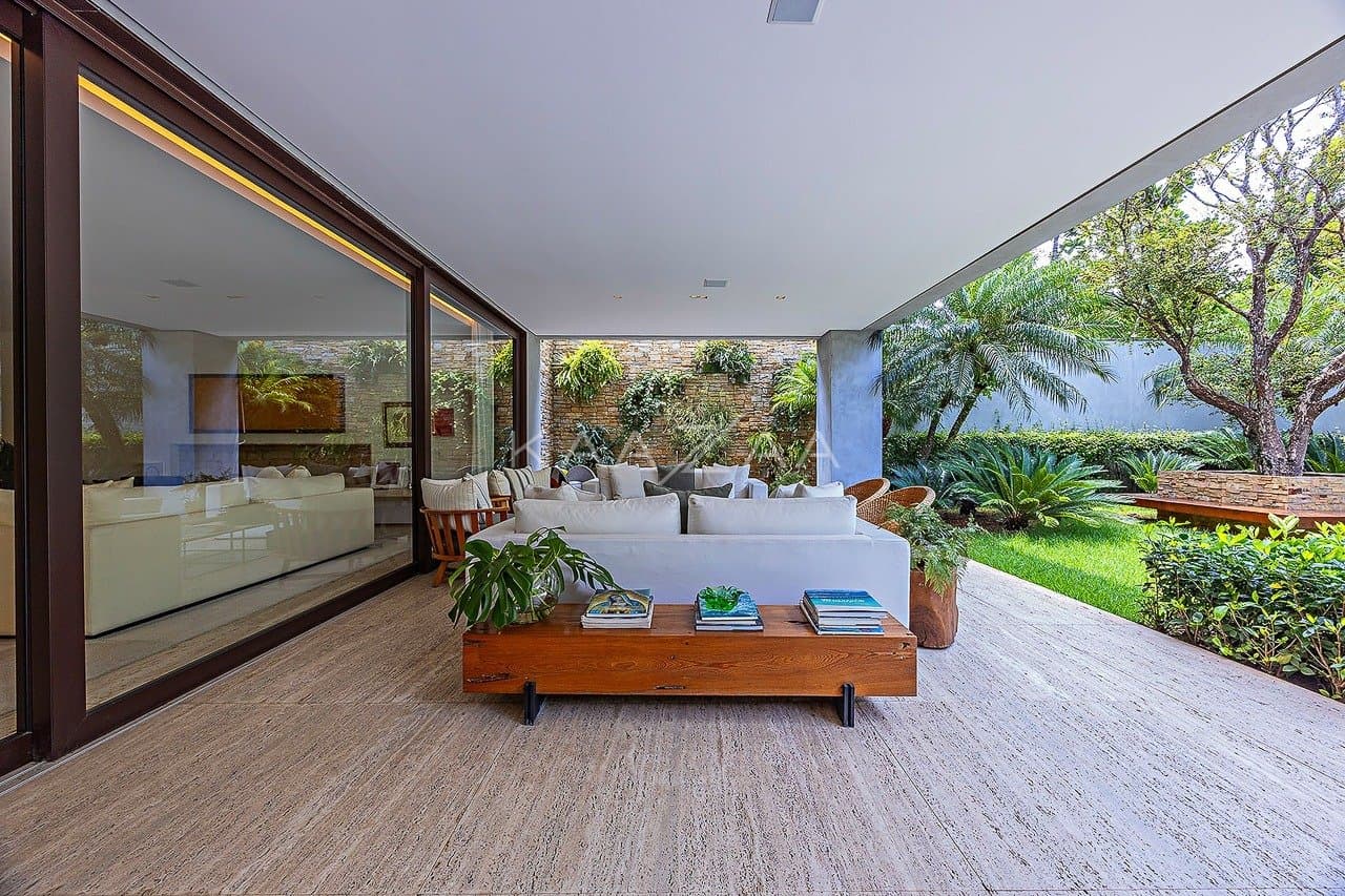 Arquitetura e paisagismo irretocáveis: casa no Jardim Paulistano. - Foto 20
