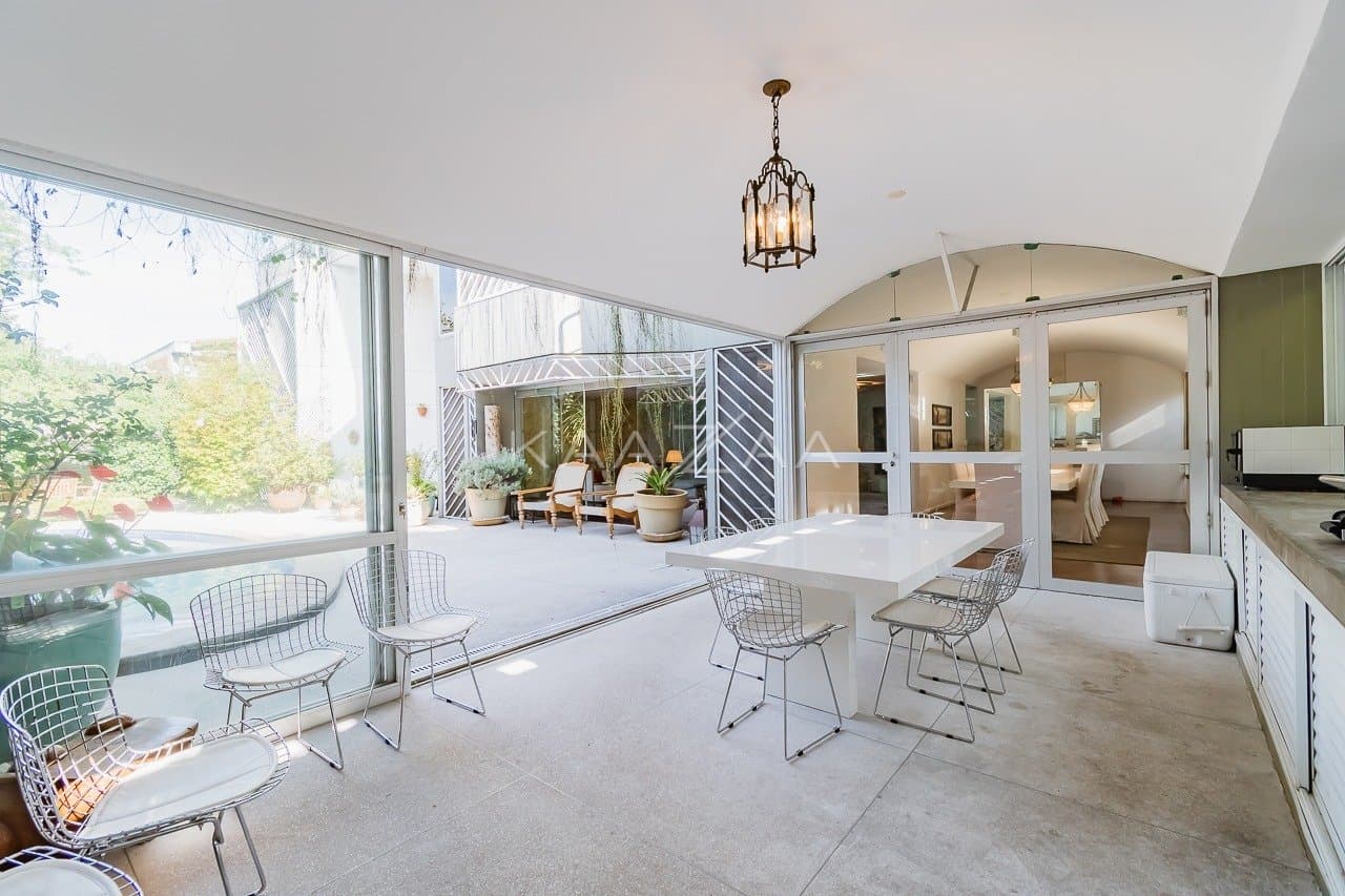 Casa espaçosa com 555 m² de bem-estar em Alto de Pinheiros, perfeita para receber. - Foto 10