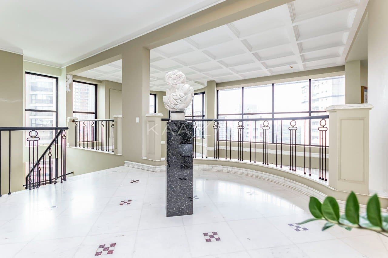 Para se viver envolvido por uma arquitetura elegante e detalhes clássicos, nesta Cobertura Duplex em Moema. - Foto 15