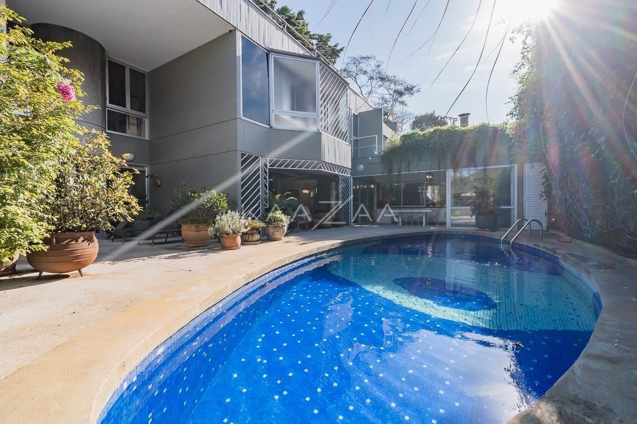 Casa espaçosa com 555 m² de bem-estar em Alto de Pinheiros, perfeita para receber. - Foto 2