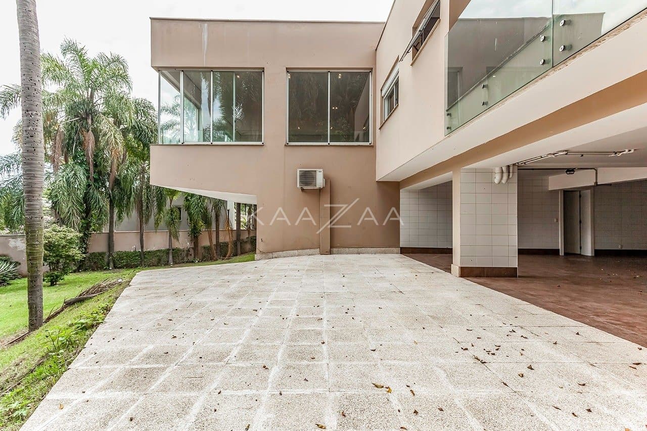 Vista verde, arquitetura moderna e janelões. Casa no Jardim Guelada! - Foto 5