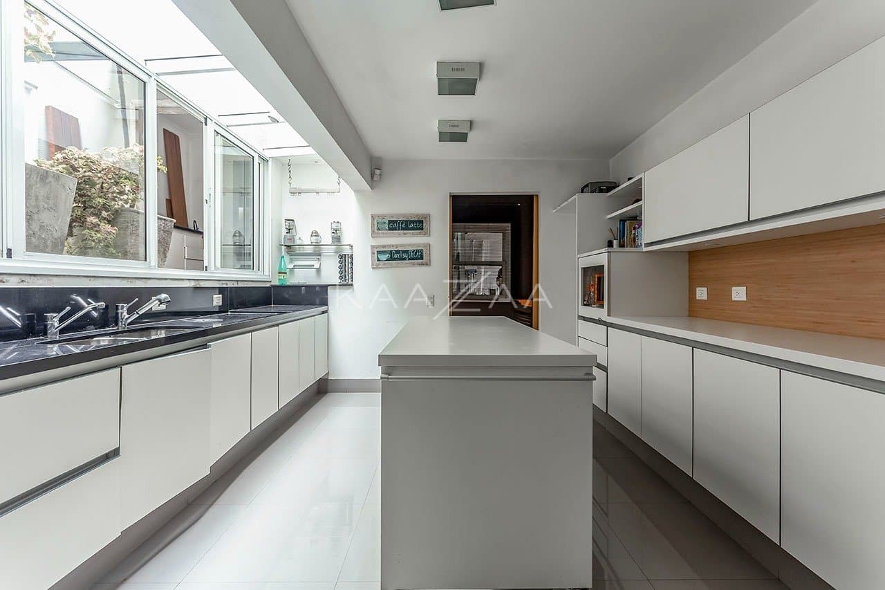 Casa com bela arquitetura e clima escandinavo. Rodeada de vidro e amplitude, na Cidade Jardim. - Foto 18