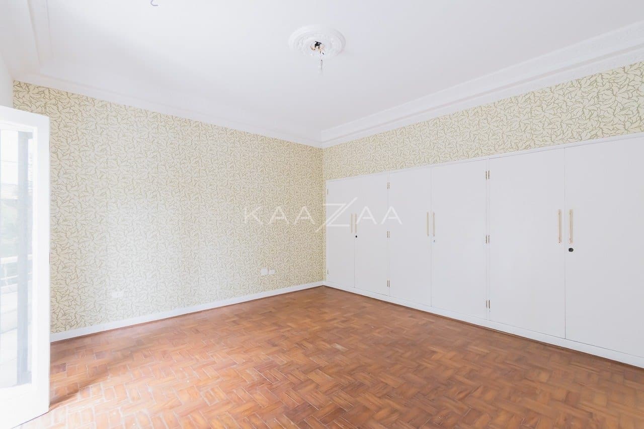 Ambientes leves e espaçosos, nesta casa de 480m² com 4 suítes no Jardim Paulista. - Foto 37