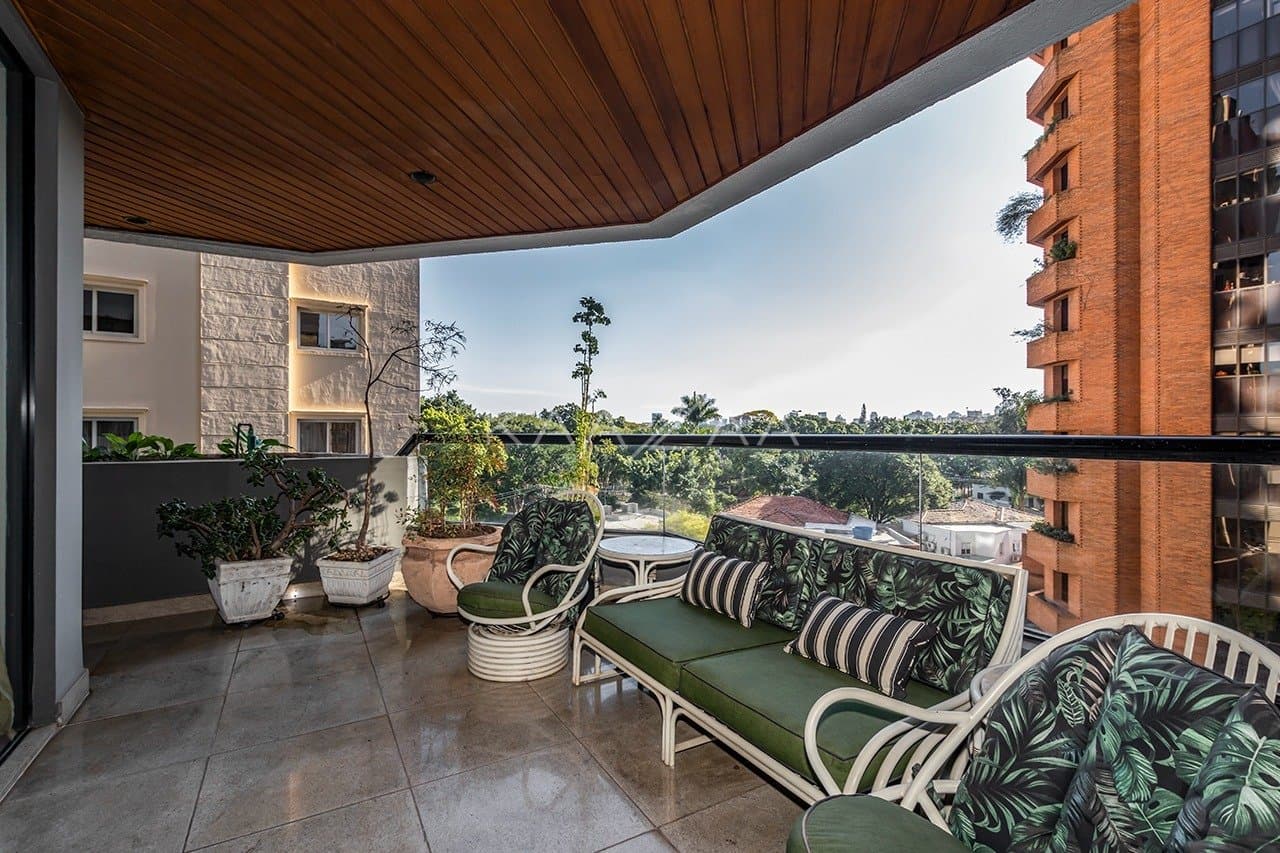 Apartamento completo no Jardins: varandas, vista verde e amplitude. - Foto 4