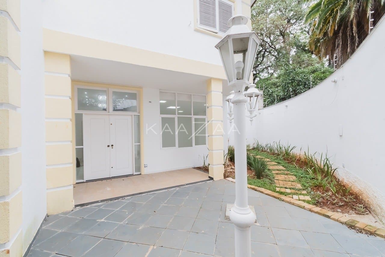 Ambientes leves e espaçosos, nesta casa de 480m² com 4 suítes no Jardim Paulista. - Foto 14