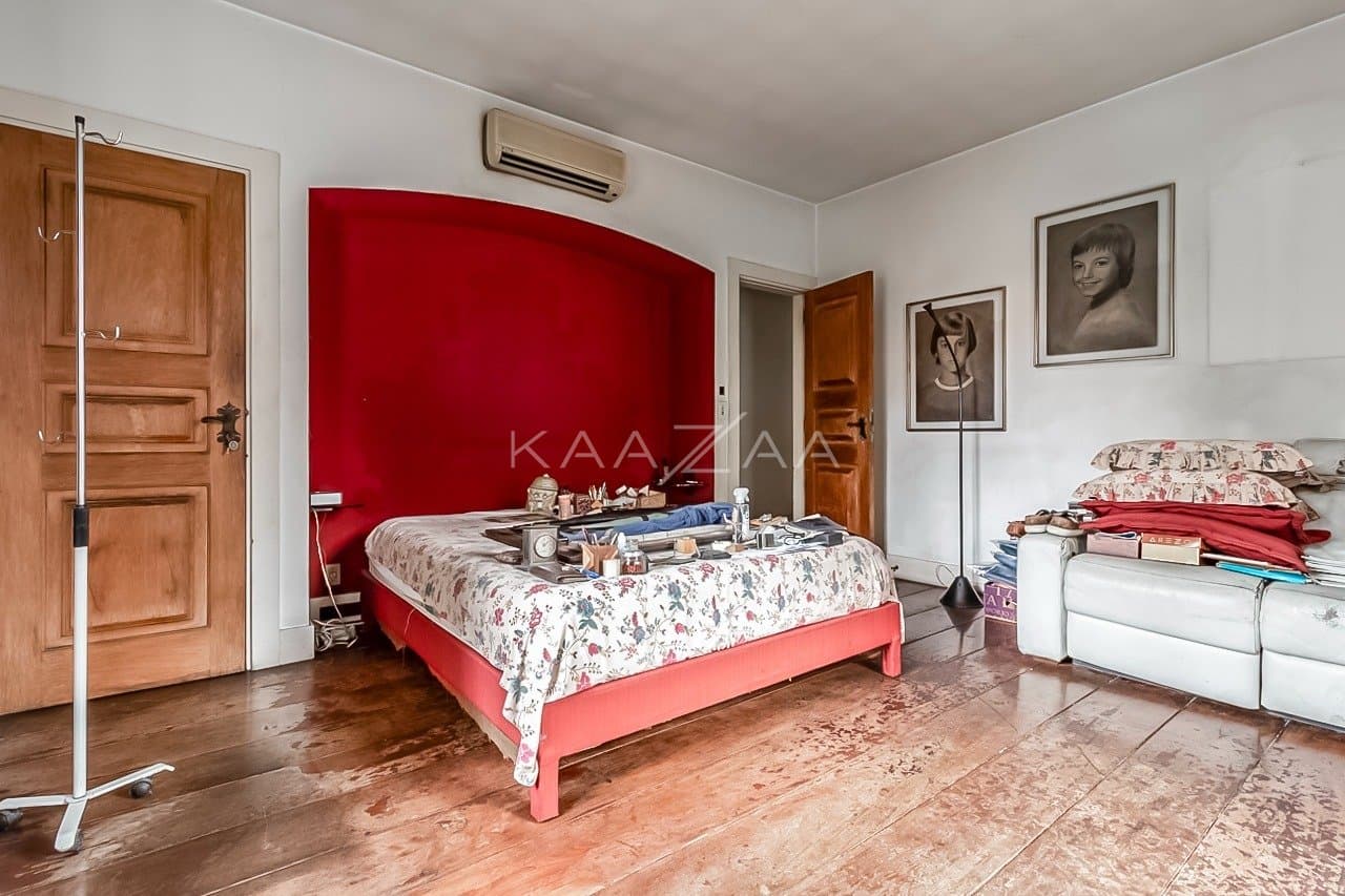 Casa cheia de potencial para reforma, com 1600 m² de terreno e um jardim exuberante em Alto de Pinheiros. - Foto 35
