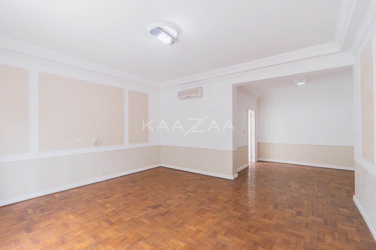 Ambientes leves e espaçosos, nesta casa de 480m² com 4 suítes no Jardim Paulista. - Foto 22
