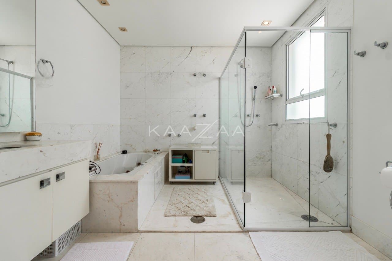 Rodeado de elegância, este apartamento em Moema tem localização cobiçada ao lado do Parque Ibirapuera. - Foto 41