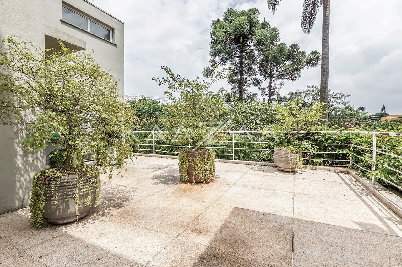Um projeto autêntico, com espaços reformados e bem planejados. Casa triplex no Jardim Guedala. - Foto 38