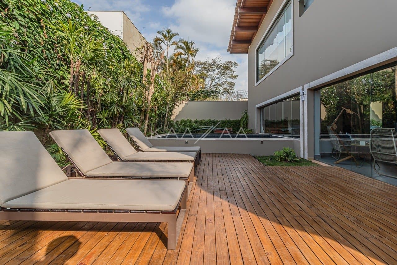 Casa completa em lazer, amplitude e privacidade, com 5 suítes. Em ótima localização na Cidade Jardim. - Foto 3