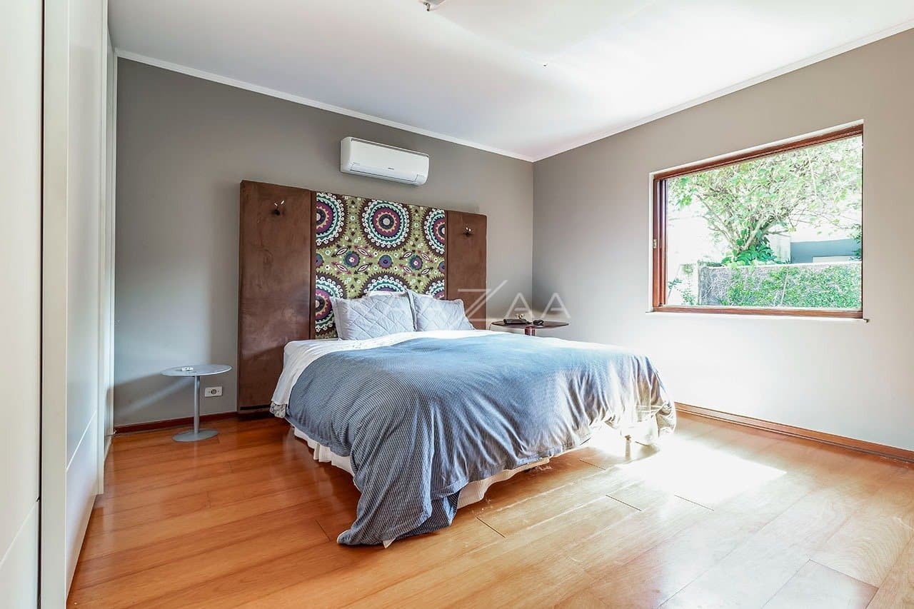 Casa pensada com bom gosto, materiais de primeira e muita brecha para o sossego. Em Alto de Pinheiros. - Foto 19