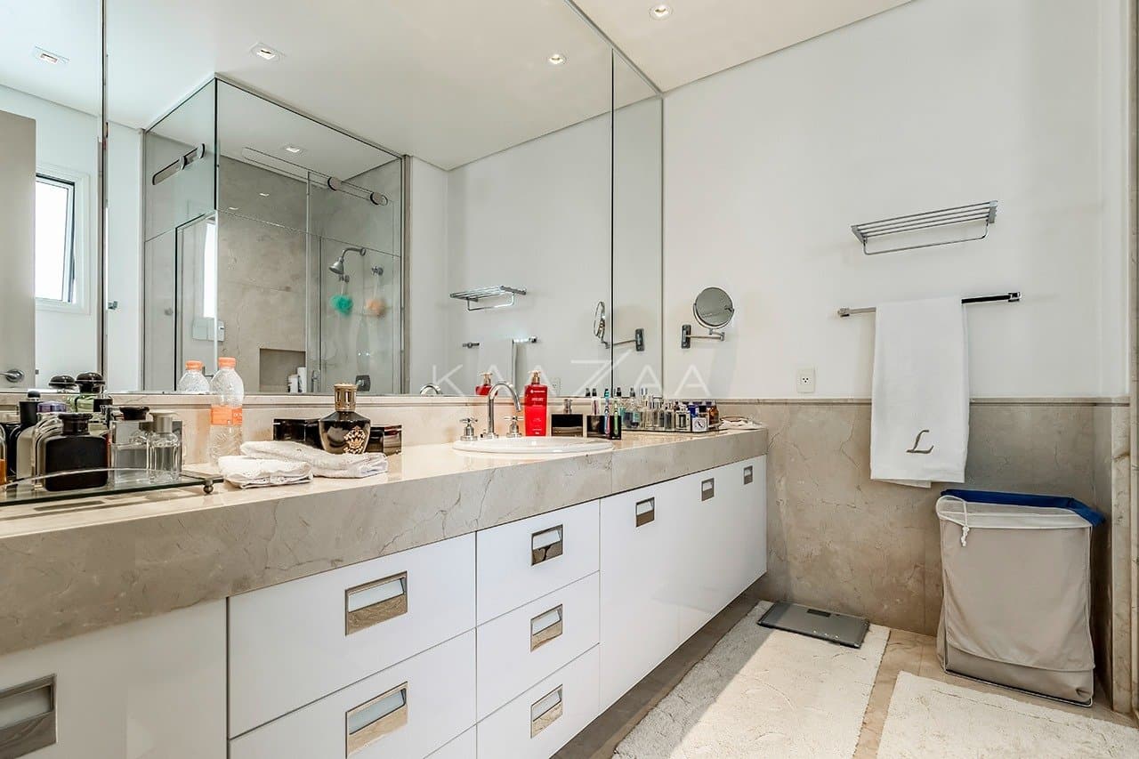 Ambientes suntuosos, planta ampla e vista panorâmica. Apartamento neoclássico no Jardim Guedala. - Foto 38