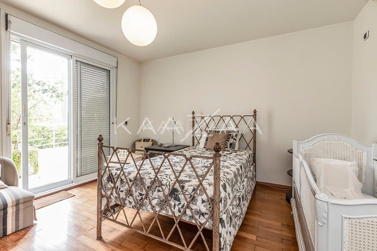 Um projeto autêntico, com espaços reformados e bem planejados. Casa triplex no Jardim Guedala. - Foto 40
