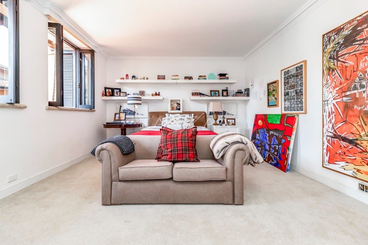 Casa deliciosa com lindo jardim e 4 suítes. Reformada, no Jardim Guedala. - Foto 71