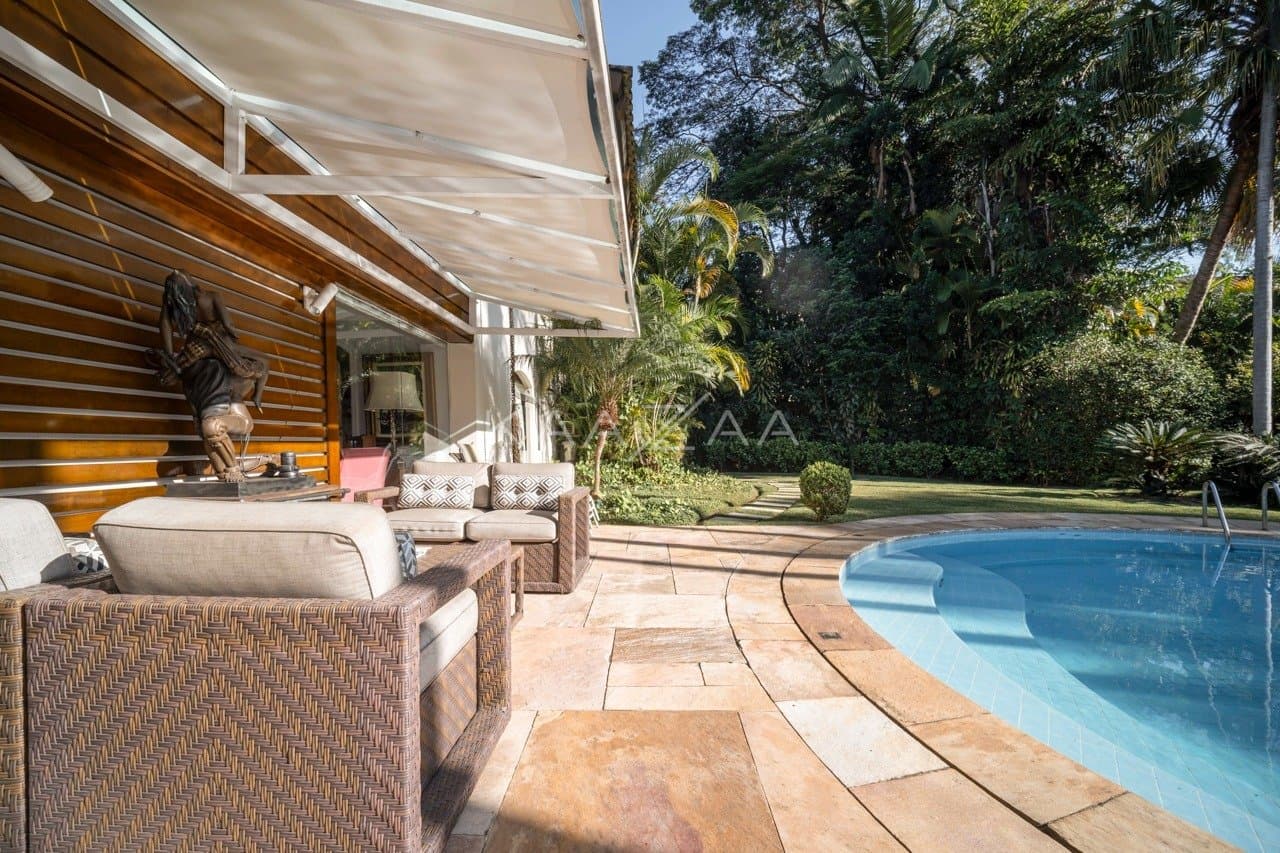 Terreno amplo, arquitetura diferenciada e localização estratégica. Casa em Cidade Jardim. - Foto 4